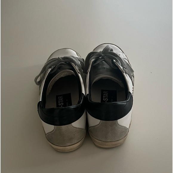 Golden Goose, size 35. Only worn 4 times. Practically brand new. Great condition - Picture 2 of 4